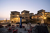 Abends in der Altstadt von Ulcinj, Montenegro