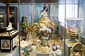 Porzellan im Stil des Historisums, Porzellanmuseum, Meissen, Sachsen, Deutschland