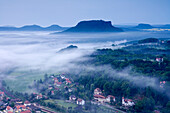 Blick über Rathen auf den Lilienstein, Sächsische Schweiz, Elbsandsteingebirge, Sachsen, Deutschland
