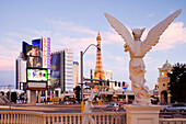 Las Vegas Boulevard, The Strip. Ballys, Planet Hollywood and Paris Hotel and Casino in the background , Las Vegas, Nevada, USA