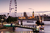 lick von der Waterloo Bridge auf das Houses of Parliament, Big Ben und London Eye, London, England, Europa