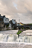 Stromschnellen, Falls, Cascades in Ennistimon, County Clare, Irland, Europa