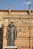 Monument to Fray Luís Ponce de León in front of the plateresque façade of the old Escuelas Mayores, University of Salamanca. Castilla-León, Spain