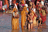 India, Veranasi, family bathing in the Gange River
