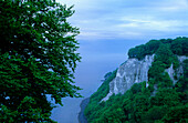 Europa, Deutschland, Mecklenburg-Vorpommern, Insel Rügen, Kreidefelsen im Nationalpark Jasmund, Victoria-Sicht vom Königsstuhl aus gesehen
