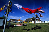 Wäsche trocknet im Wind, Insel Hiddensee, Mecklenburg Vorpommern, Deutschland