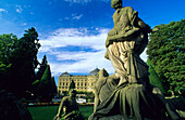 Europa, Deutschland, Bayern, Würzburg, Skulpturen im Hofgarten der Würzburger Residenz