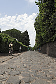 Blick entlang der Via Appia Antica, Rom, Italien