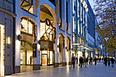 Entrance to shopping shopping in the evening, Dusseldorf, geogr. North Rhine-Westphalia, Germany