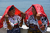 KUNA NATIVE INDIAN WOMEN IN INDIGENOUS COSTUME PANAMA CITY REPUBLIC OF PANAMA