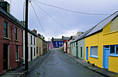 Europa, Großbritannien, Irland, Co. Cork, Halbinsel Beara, bunt bemalte Häuser in Eyeries