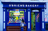 Blaue Fassade der O'Briens Bäckerei, Ennistymon, County Clare, Irland, Europa