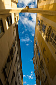 Fassaden alter Häuser und Wolkenhimmel, Domgasse, Linz, Oberösterreich, Österreich