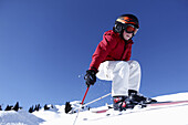 Junge fährt Ski, See, Tirol, Österreich