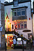 Außenaufnahme von einem Pub am Abend, St. Ives, Cornwall, England, Großbritannien