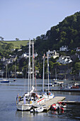 Segelschiffe am Anlegesteg, Dartmouth, Devon, England, Großbritannien