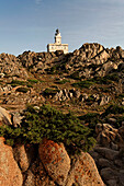 Sardinien  Capo Testa, Bucht mit bizarrer Felslandschaft, Leuchtturm