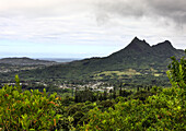 View of Nuuanu Pali Lookout, Oahu, Pacific Ocean, Hawaii, USA