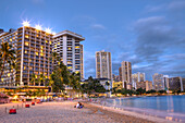 Waikiki Beach bei Sonnenuntergang, Honolulu, Oahu, Pazifik, Hawaii, USA
