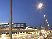 Terminal bei Nacht, Flughafen, Hamburg, Deutschland