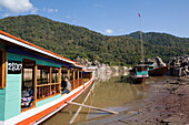 Boote in Tha Souang am Ufer des Flusses Mekong, Provinz Xaignabouri, Laos