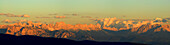 Panorama Dolomiten mit Schlern, Kesselkogel, Rosengartenspitze, Rotwand, Palagruppe und Latemar, Oberkaser, Texelgruppe, Südtirol, Italien
