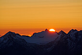 Sonnenaufgang über dem Sonnblick, Hohe Tauern, Nationalpark Hohe Tauern, Kärnten, Österreich