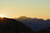 Sonnenaufgang über der Reißeckgruppe, Wangenitzsee, Schobergruppe, Hohe Tauern, Nationalpark Hohe Tauern, Kärnten, Österreich