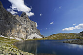 Tribulaunhütte am Sandessee mit Tribulaun, Stubaier Alpen, Stubai, Südtirol, Italien