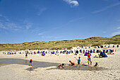 Kinder spielen am Strand, Wenningstedt, Sylt, Schleswig-Holstein, Deutschland