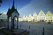 Dutch merchant houses with stepped gables at the market place, Friedrichstadt, Eiderstedt peninsula, North Friesland, Schleswig-Holstein, Germany