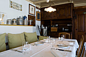 Gedeckte Tisch in Restaurant Taverne Zum Schäfli, Inhaber und Chefkoch Wolfgang Kuchler, Wigoltingen, Region Bodensee, Schweiz