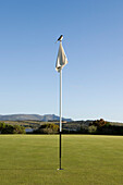 Golfflagge auf dem Golfplatz des Arabella Western Cape Hotel & Spa, Hermanus, Westkap, Südafrika, Afrika