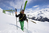 Freerider beim Aufstieg, Zinal, Wallis, Schweiz