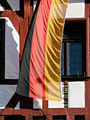 Deutschlandfahne in der Altstadt, Forchheim, Franken, Deutschland