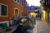 Häuser am Kanal entlang, Fondamenta dei Penini, Venedig, Italien, Europa