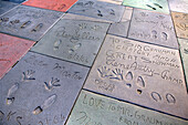 Handabdrücke und Schuheabdrücke zahlreicher Filmstars, Graumans Chinese Theater, Hollywood, Los Angeles, Kalifornien, USA