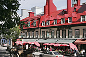 Canada, Quebec City, Upper Town, Rue Sainte Anne, Le Relais De La Place D'armes, restaurant, horse drawn tour carriage