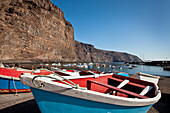 Boote liegen im Hafen im Sonnenlicht, Playa de Vueltas, Valle Gran Rey, La Gomera, Kanarische Inseln, Spanien, Europa