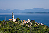 Blick auf die Häuser von Igrane und das Meer, Dalmatien, Kroatien, Europa