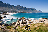 Strand von Camps Bay mit Twelve Apostles Berge, Kapstadt, Western Cape, Südafrika, Afrika