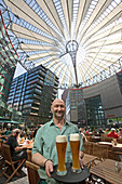 Gastronomie unter der Kuppel des Sony Center am Potsdamer Platz, Zeltkonstruktion  Architekten Helmut Jahn