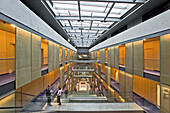 ARD-Hauptstadtstudio, 1996-1998 von den Architekten Ortner & Ortner, Fassaden bestehen aus Glas und rot eingefärbten Betonelementen. Das ARD-Hauptstadtstudio dient der Berichterstattung aus Berlin und liegt deshalb in direkter Nähe zum Regierungsviertel.
