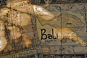 Lontar Zeichnungen auf Palmblättern, Tenganan, Bali Aga Dorf, Indonesien, Asien