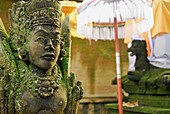 Schrein mit Steinfigur am Amandari Hotel, Yeh Agung, Bali, Indonesien, Asien