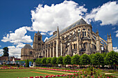Saint Stephen's Cathedral in Bourges, Jardin de l'Archeveché, The Way of St. James, Chemins de Saint Jacques, Via Lemovicensis, Dept. Cher, Région Centre, France, Europe