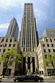 Rockefeller Center. Stretch Limousine. New York, USA.