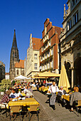 Straßenlokale am Prinzipalmarkt, Lambertikirche im Hintergrund, Münster, Nordrhein-Westfalen, Deutschland