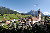 Kastelruth with the parish church of St Peter and Paul, Kastelruth, Castelrotto, Schlern, South Tyrol, Italy
