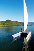 Katamaran auf dem Kalterer See, Kaltern, Bozen, Südtirol, Italien